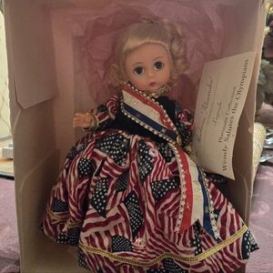 Madame Alexander 86005 Wendy Salutes the Olympians Limited w/Certificate